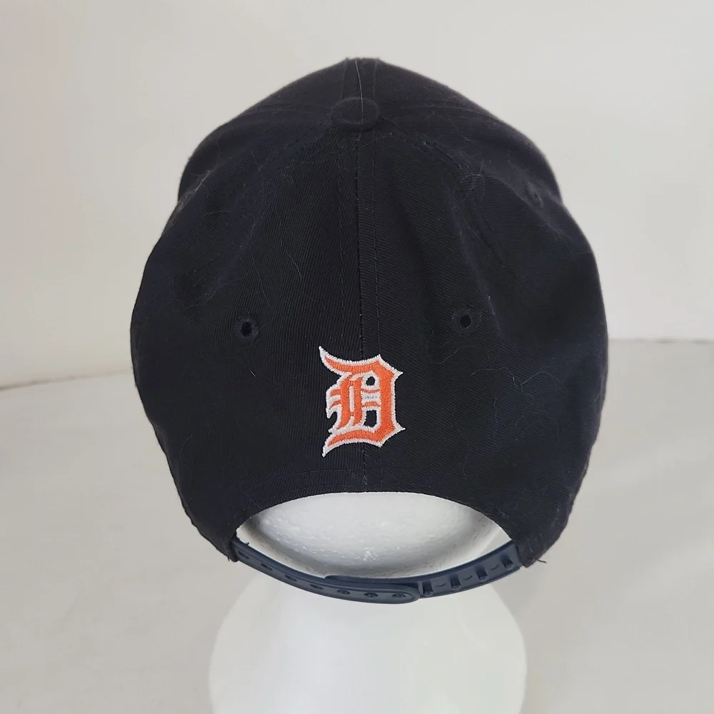 New Era Detroit Tigers Reflective Baseball Hat. Size youth OS fits most.